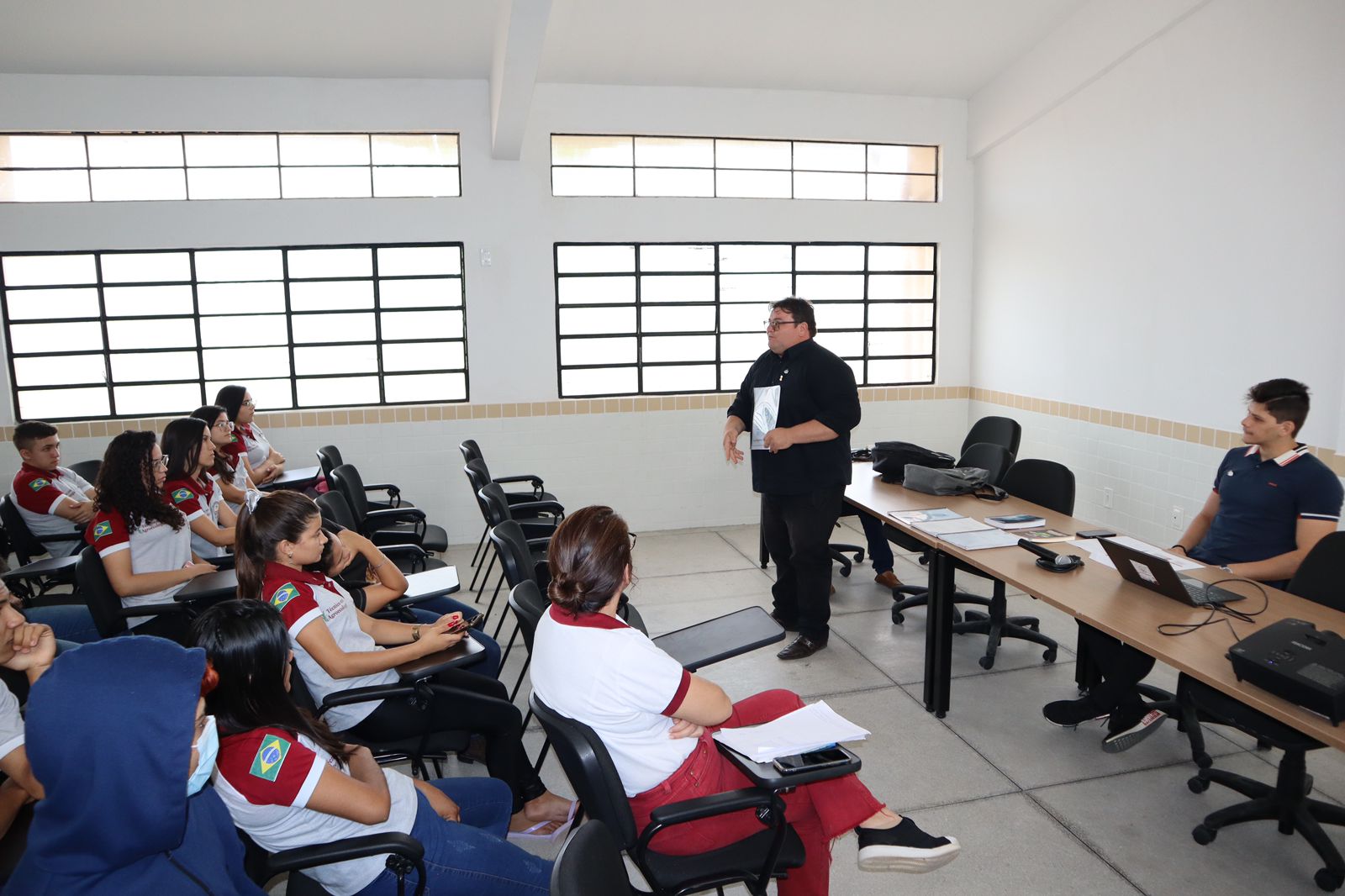 Parceria entre Câmara Municipal e Escola Almiro de França, promove palestra com alunos sobre o Poder Legislativo